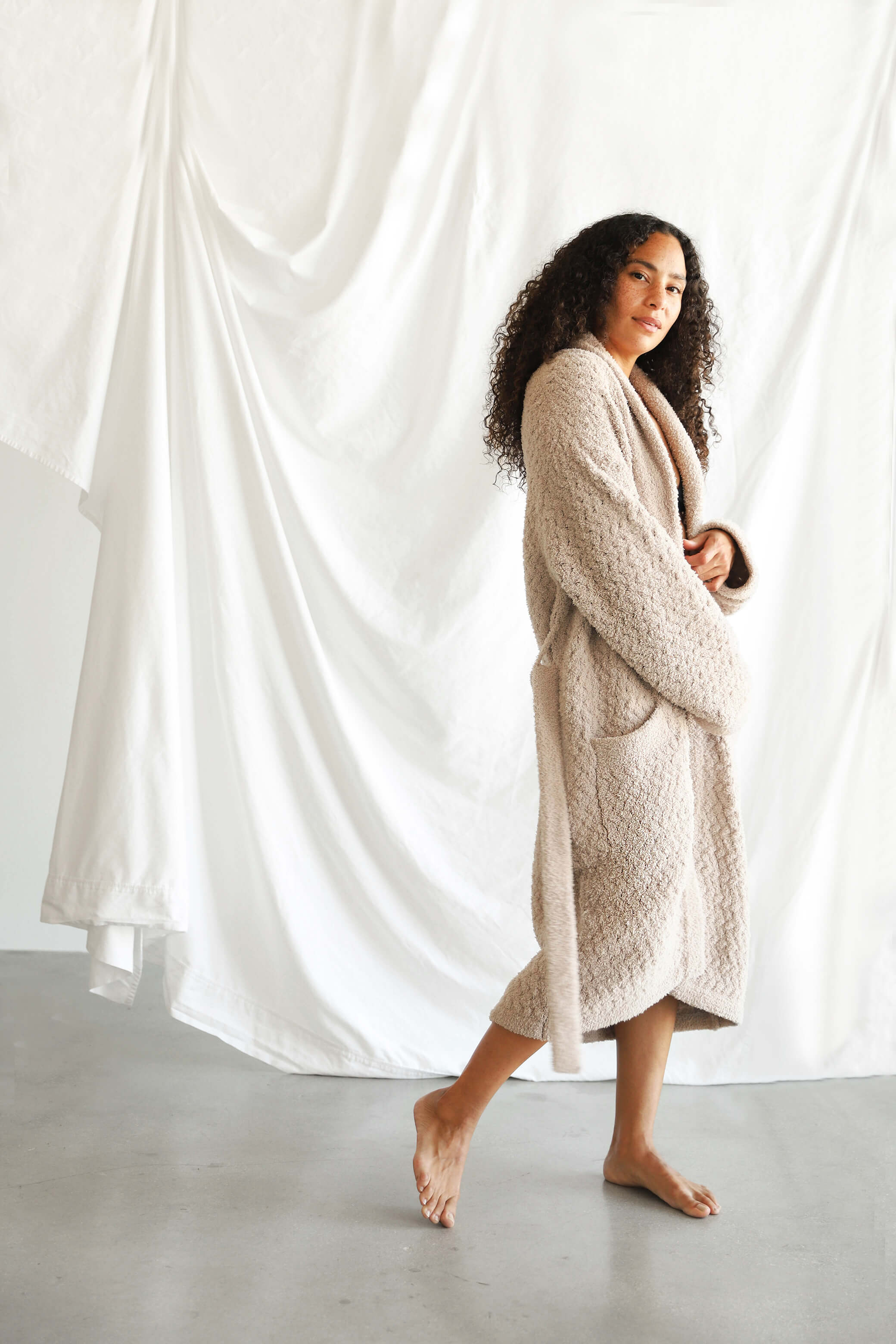 Sunday-Citizen_Snug-Waffle-Robe_Taupe_2.jpg