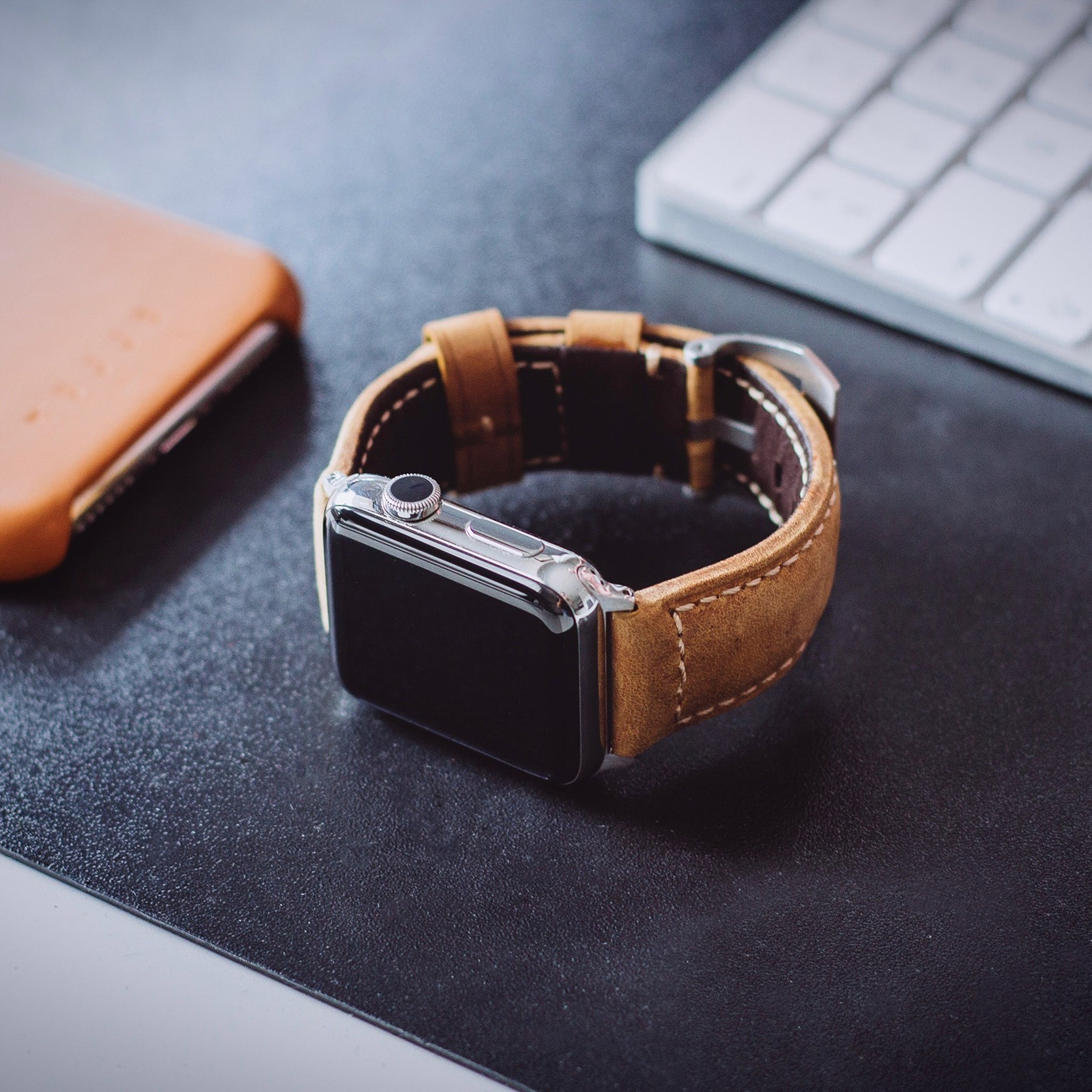 Leather Apple Watch Strap - Classic by Bullstrap